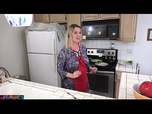 ❤️ A madrasta o ordenha na cozinha antes de sua data ❌ Porno vídeo em nós pt-br.vegasservice.ru